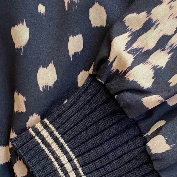 French Connection Speckled Cheetah Mock Neck Blouse, Size XS, NWOT - Picture 5 of 7